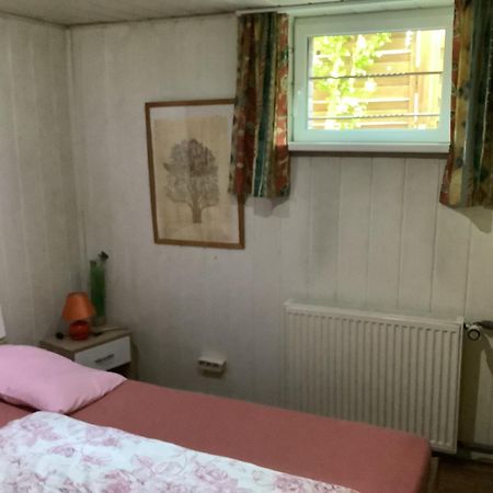 Schoenes Zimmer Im Seterant/Untergeschoss เอสเซน ภายนอก รูปภาพ