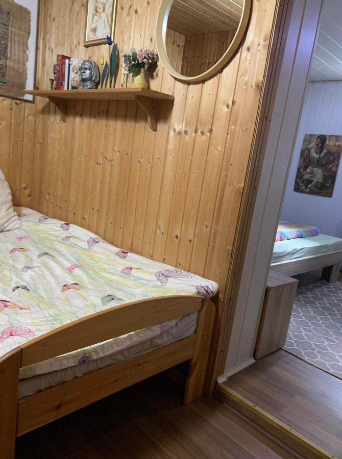 Schoenes Zimmer Im Seterant/Untergeschoss เอสเซน ภายนอก รูปภาพ