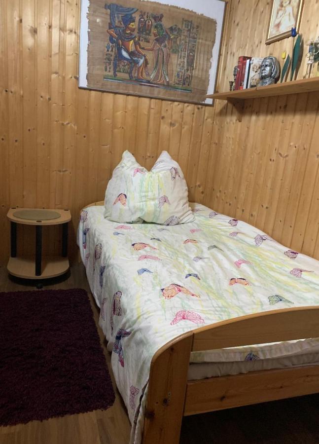 Schoenes Zimmer Im Seterant/Untergeschoss เอสเซน ภายนอก รูปภาพ