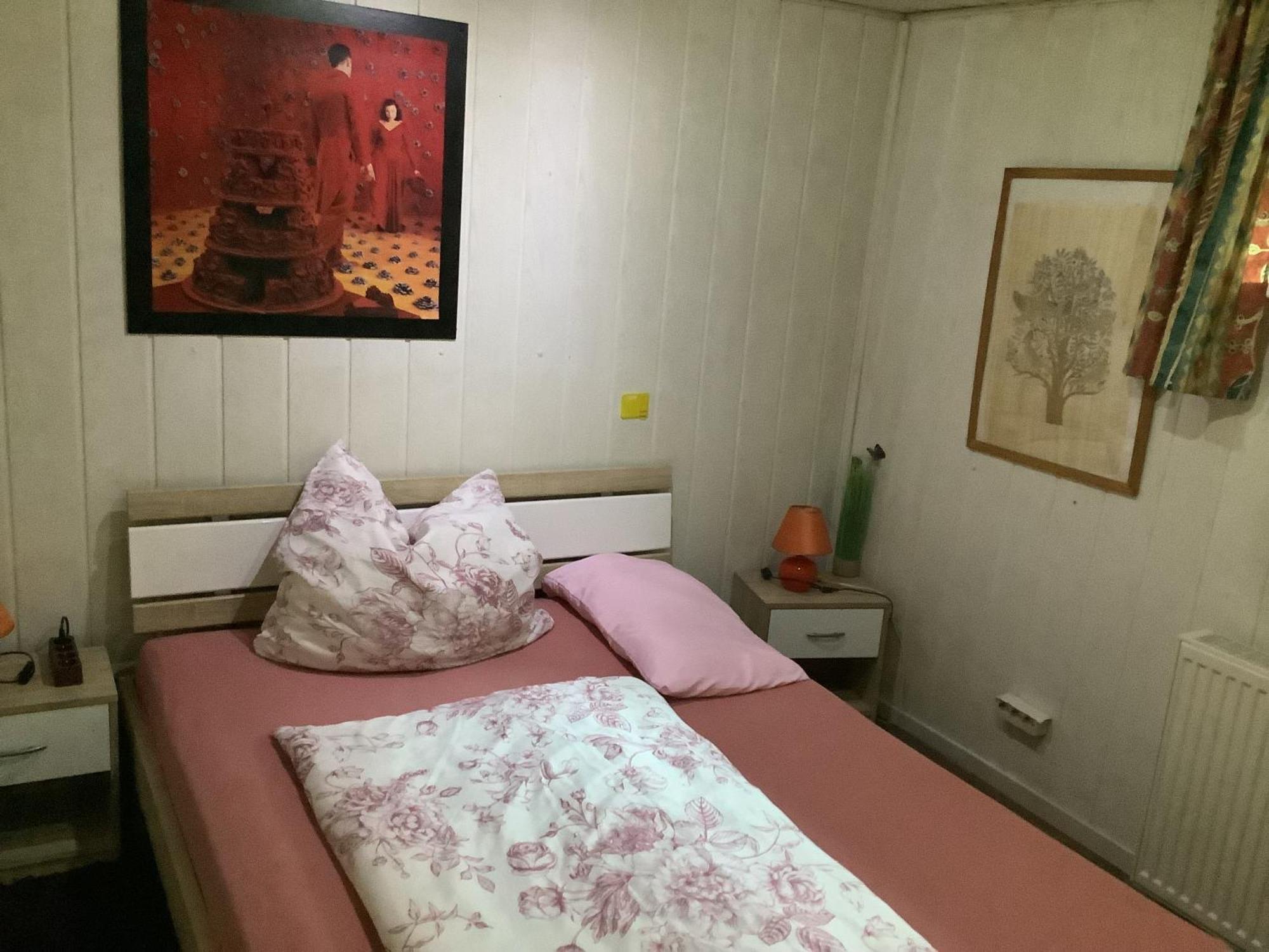 Schoenes Zimmer Im Seterant/Untergeschoss เอสเซน ภายนอก รูปภาพ