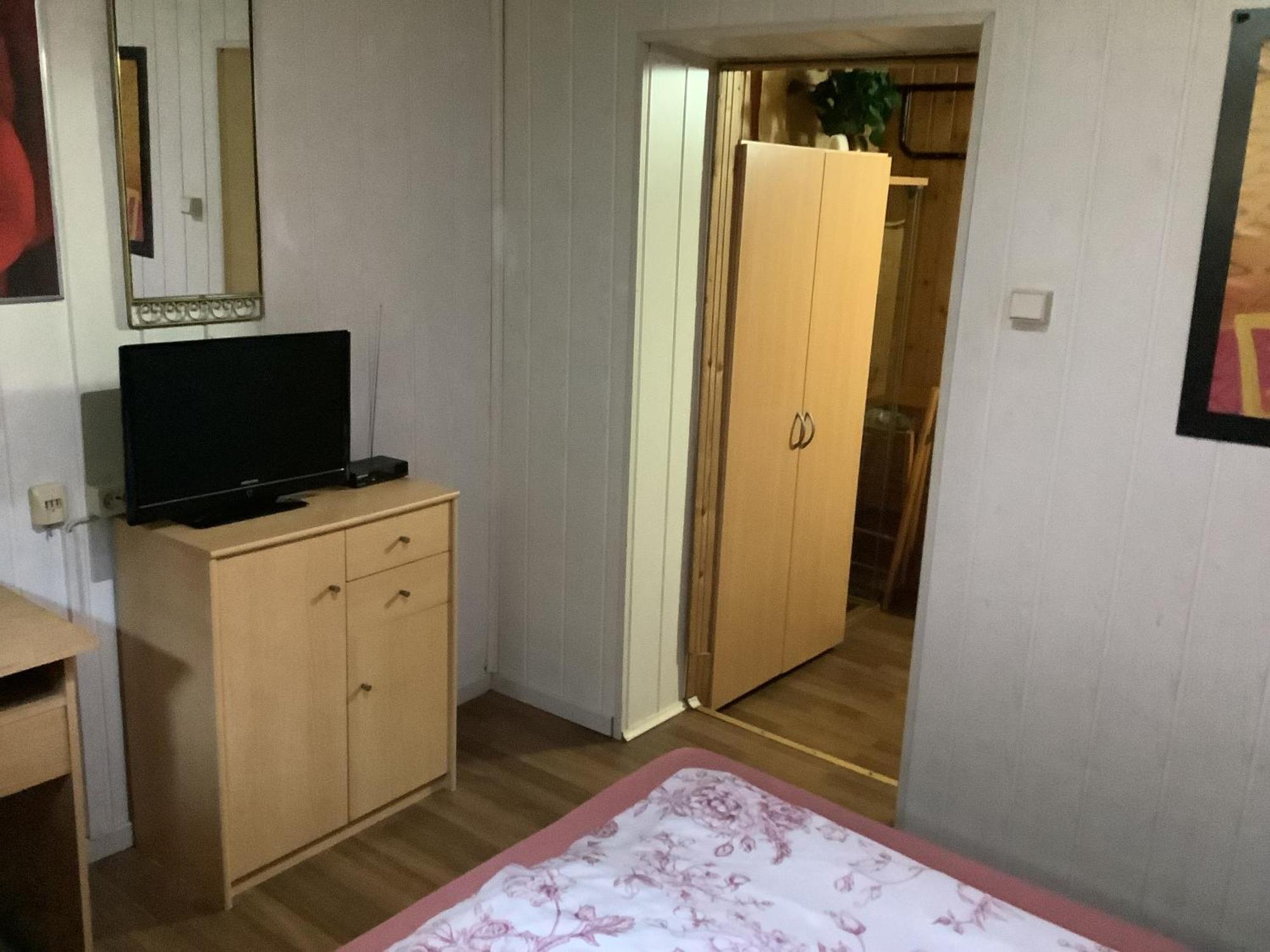 Schoenes Zimmer Im Seterant/Untergeschoss เอสเซน ภายนอก รูปภาพ